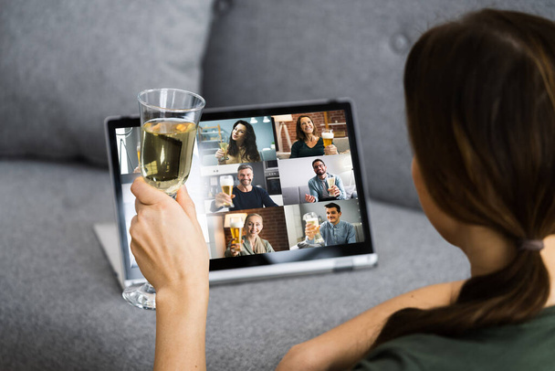 Virtual Champagne Tasting Event Online Using Laptop - Foto, Bild