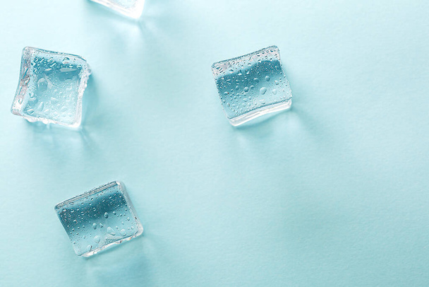 ice cubes on a blue background - Foto, Bild