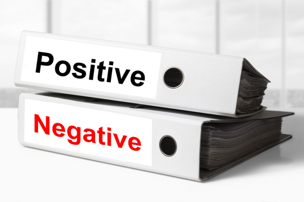 Office bindmiddelen positief negatief - Foto, afbeelding