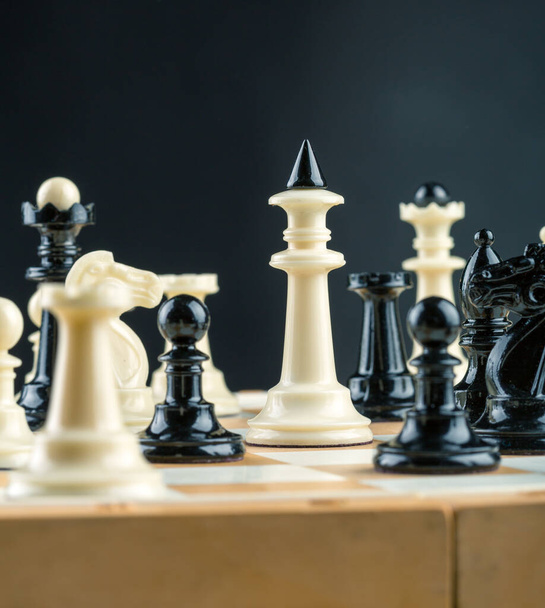 chess pieces on a chessboard - Foto, Bild