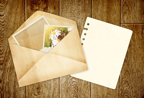 Old envelope with photos - Фото, изображение