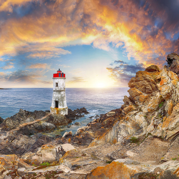 Breathtaking view of sunrise over Capo Ferro Lighthouse. Popular travel destination of Mediterranean sea. Location: Porto Cervo, Province of Sassari, Sardinia, Italy, Europe - Foto, imagen