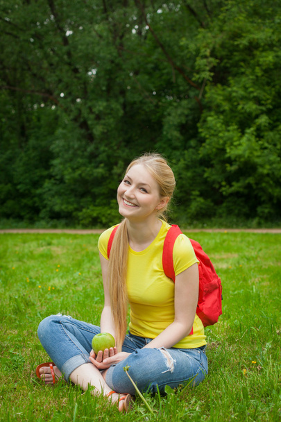 blonde girl out in the open air wearing jeans and bag - Valokuva, kuva