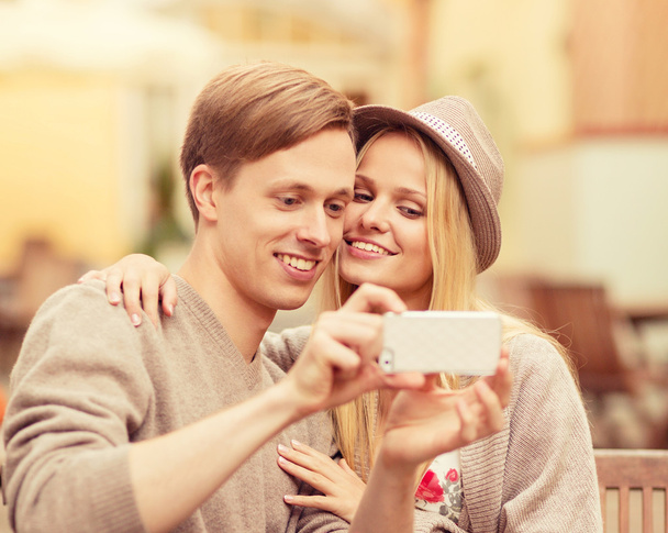 couple taking selfie with smartphone - Фото, зображення