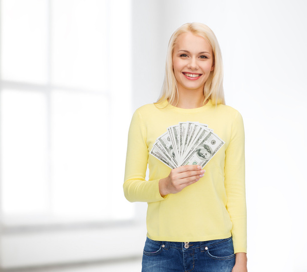 smiling girl with dollar cash money - Foto, immagini