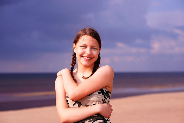 Ragazza adolescente sulla spiaggia
 - Foto, immagini