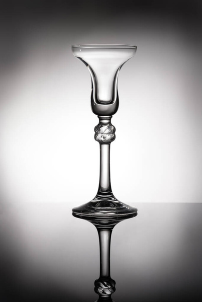 empty glass of wine on black background - Valokuva, kuva