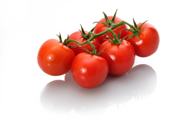 Red tomatoes with green and water drops white isolated - Foto, Bild
