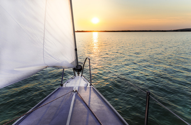 Sailing to the sunset - Foto, Imagem