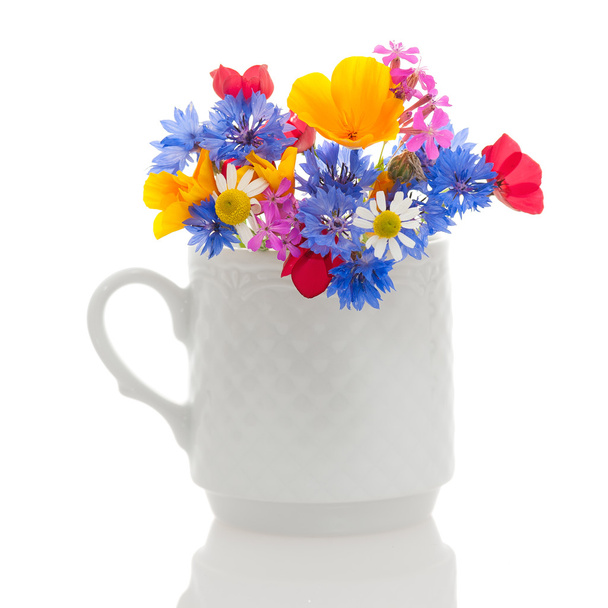 Wildflowers in cup - Φωτογραφία, εικόνα