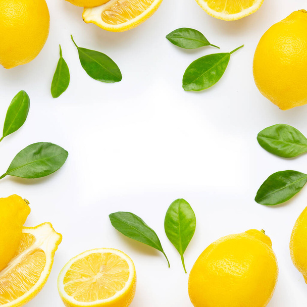 Frame made of fresh lemon and  slices with leaves isolated on white background. - Foto, Imagen
