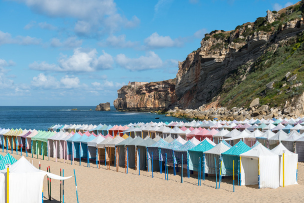 Sahilde, nazare (Portekiz renkli çadırları) - Fotoğraf, Görsel