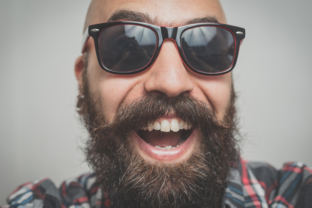 hipster barbuto lungo e baffi uomo
  - Foto, immagini