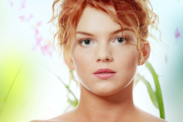Young redhead woman - Foto, afbeelding