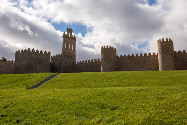 the tower of the medieval castle in the city of avila - Foto, Bild