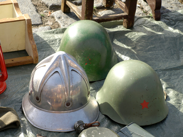 militaire helmen - Foto, afbeelding