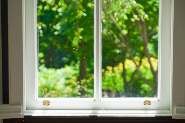 Białe okno pokoju (materiał tła). Miejsce fotografowania: Hokkaido - Zdjęcie, obraz