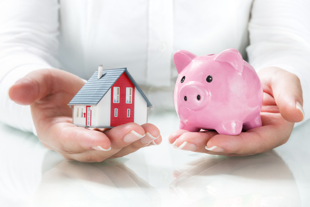 Concepto de hipoteca y ahorro
 - Foto, Imagen