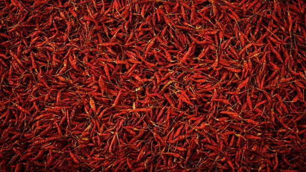 Close up Sušené červené horké chilli textury pozadí, sušené červené Karen chilli je tradiční asijské chilli (Prik Ka Reang) - Fotografie, Obrázek