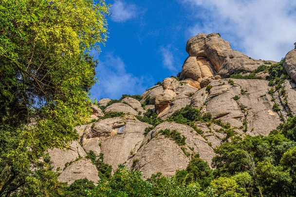 Montcaats vreemde rotsachtige berg (Spanje Callaina). Locatie van de opnames: Spanje, Barcelona - Foto, afbeelding