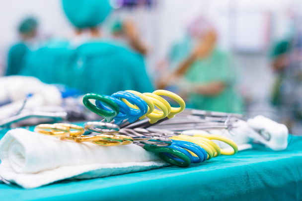 Хирургические инструменты для операции на открытом сердце
 - Фото, изображение