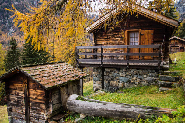 wooden house in the mountains - Foto, Imagem