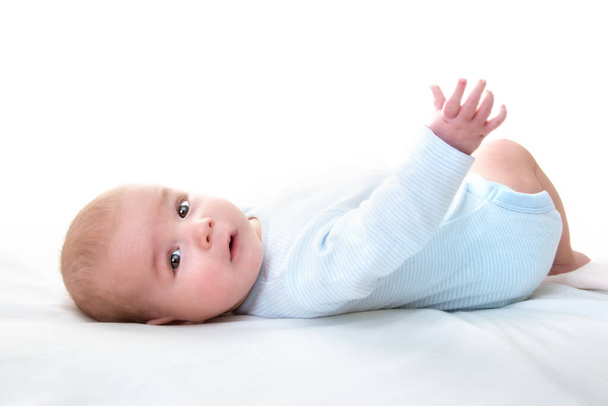 cute baby boy lying on white bed - Foto, immagini