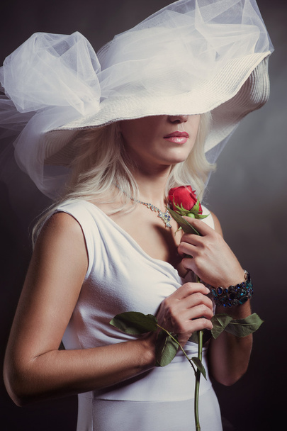 Blonde girl in white dress and hat - Fotoğraf, Görsel