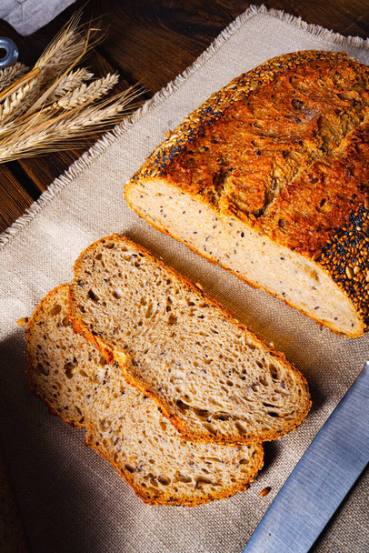 Flaxseed bread with a poppy seed and sesame mixture - Foto, immagini