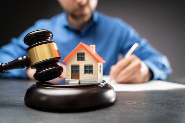 Real Estate Property House Lawyer Or Divorce Judge - Φωτογραφία, εικόνα