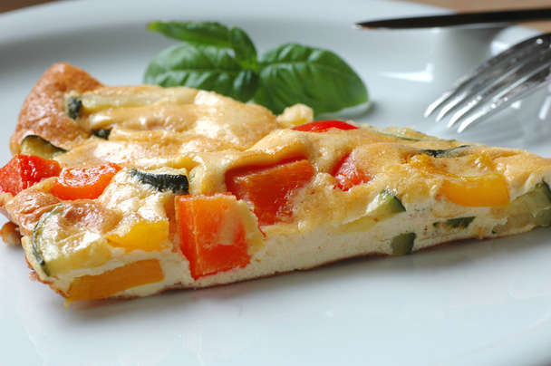 Omelette with cherry tomatoes - 写真・画像