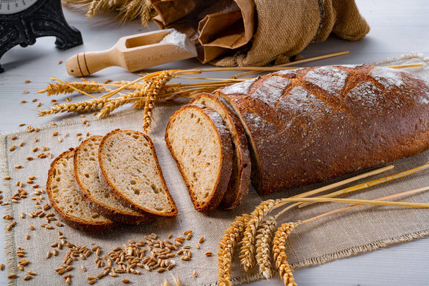 fresh baked bread on a wooden background - Foto, Imagen
