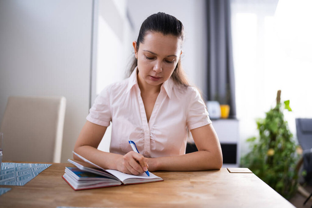 Virtual Personal Assistant Woman Writing Notes At Home - Valokuva, kuva