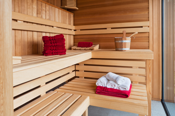 Intérieur d'un sauna en bois - Photo, image