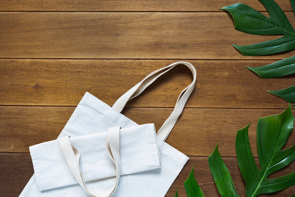 White tote bag canvas fabric. Cloth shopping sack mockup with copy space. - Foto, Bild