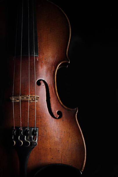 violin on a black background - Foto, afbeelding