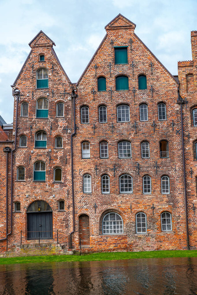 old brick building in the city of amsterdam - Fotografie, Obrázek