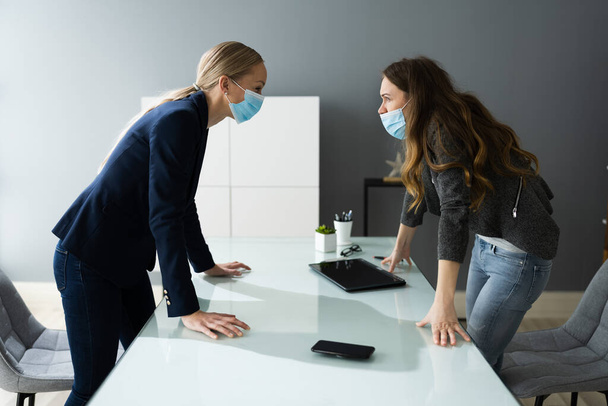 Angry Women Fighting And Shouting At Work With Face Masks - Foto, Bild