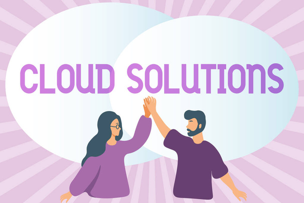Υπογραφή κειμένου που δείχνει Cloud Solutions. Internet Concept on demand υπηρεσίες ή τους πόρους που έχουν πρόσβαση μέσω του Διαδικτύου Ευτυχείς συναδέλφους Εικονογράφηση δίνοντας κόλλα πέντε ο ένας στον άλλο. - Φωτογραφία, εικόνα