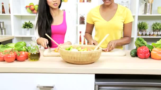 Girlfriends at kitchen preparing salad - Footage, Video