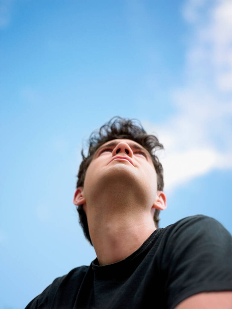 young man with a beard in the sky - Fotoğraf, Görsel