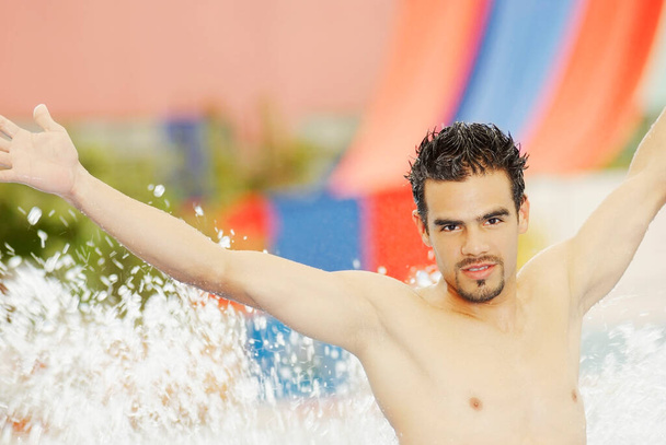 young man in a swimming pool - Фото, зображення