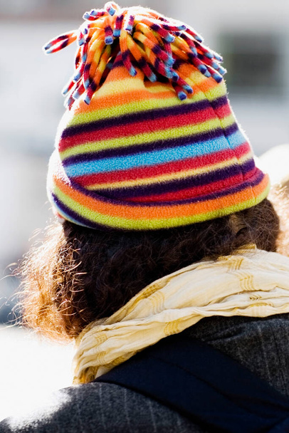 woman in knitted hat with scarf and mittens - Foto, Imagen