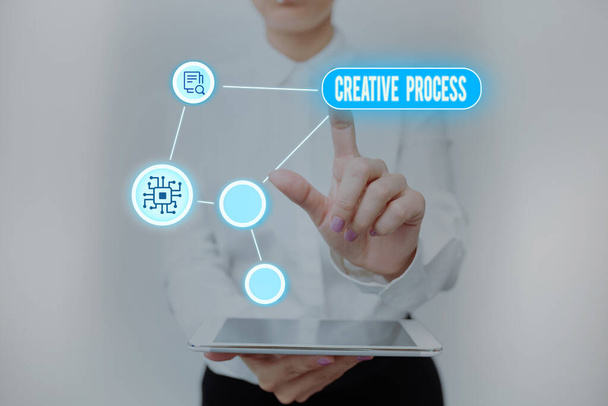 A kreatív folyamatot mutató szöveges jel. Koncepció jelentése folyamat generálása új ötletek és a kapcsolat Lady Holding Tablet Pressing On Virtual Button Megjelenítve Futuristic Tech. - Fotó, kép