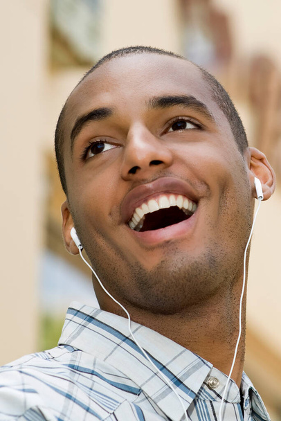 portrait of a handsome african american man with headphones - Zdjęcie, obraz