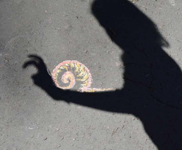 caracol dibujado hecho de las sombras
 - Foto, Imagen