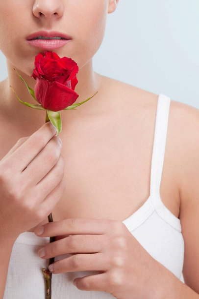beautiful young woman with red rose on her shoulder - Photo, Image