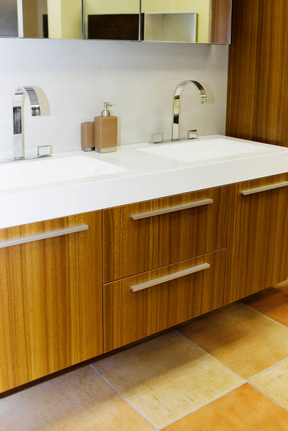 modern kitchen interior with white sink and wooden floor - Foto, afbeelding