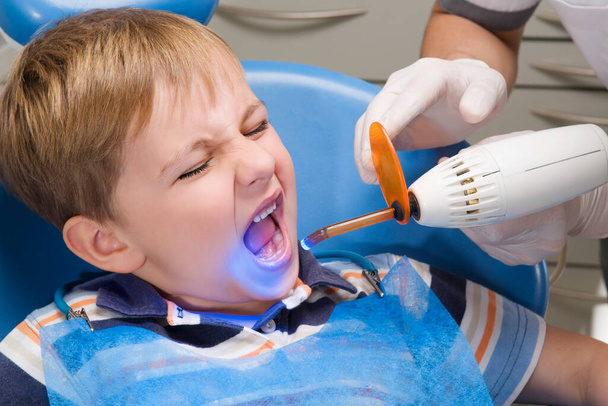 boy dentist examining teeth of her little child - Фото, зображення