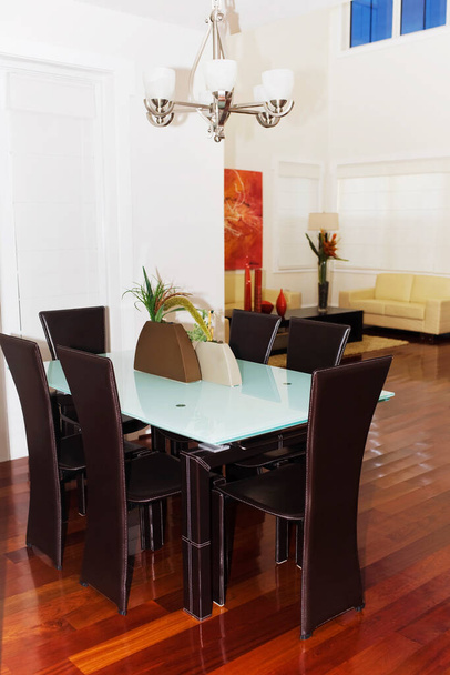modern interior with chairs and tables - Foto, Imagen